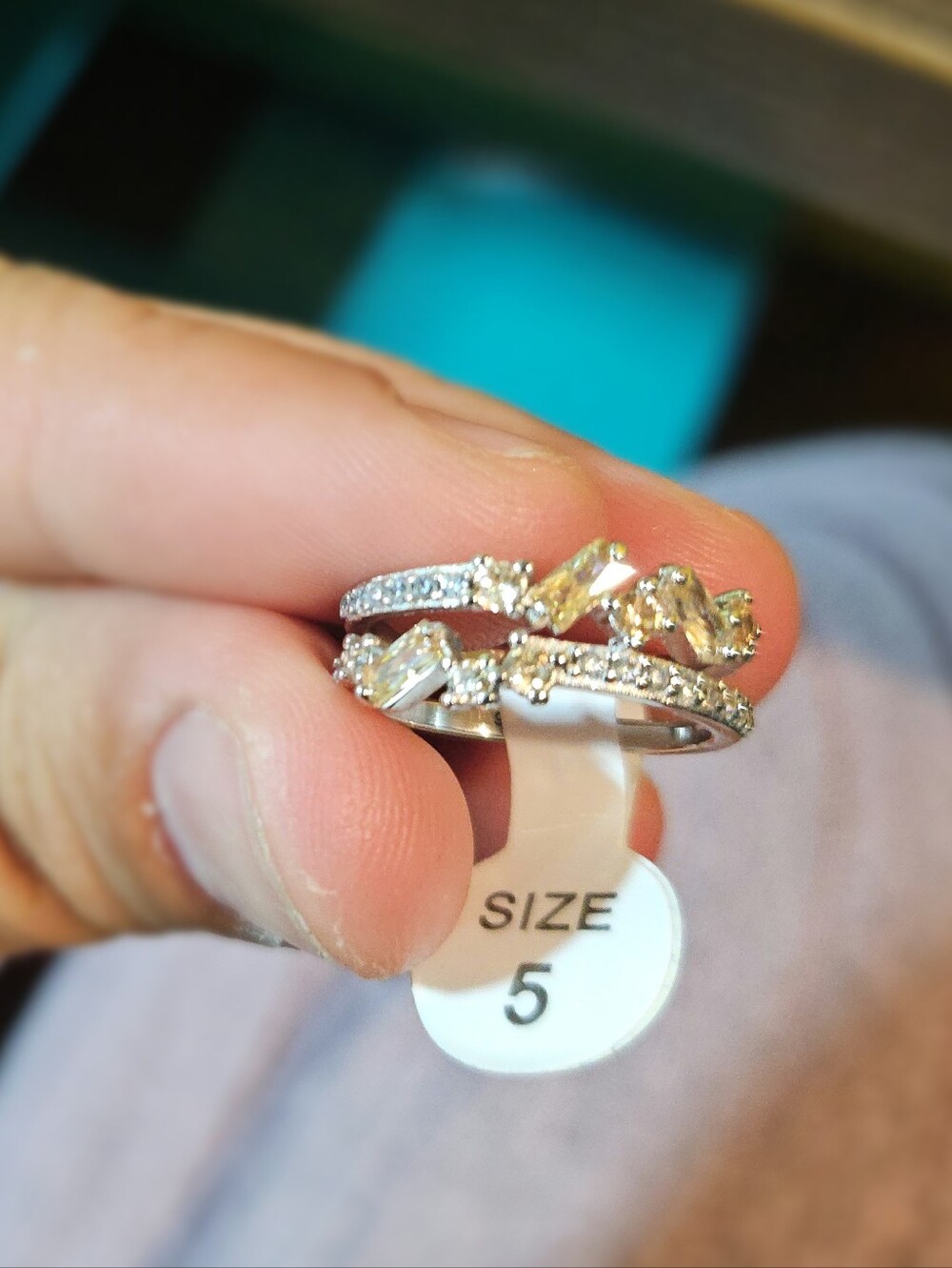 18k Gold Fille Elegant Double-Band Champagne & Clear Gemstone Ring